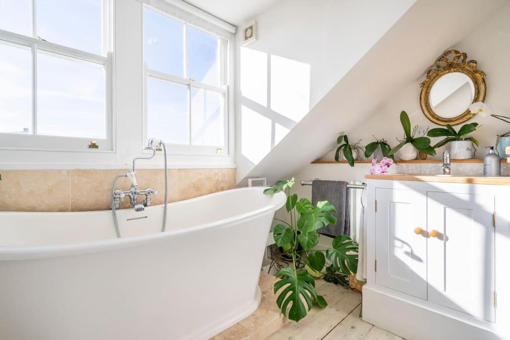 Boat House, Relax In A Whitstable Fisherman'S Cottage Extérieur photo
